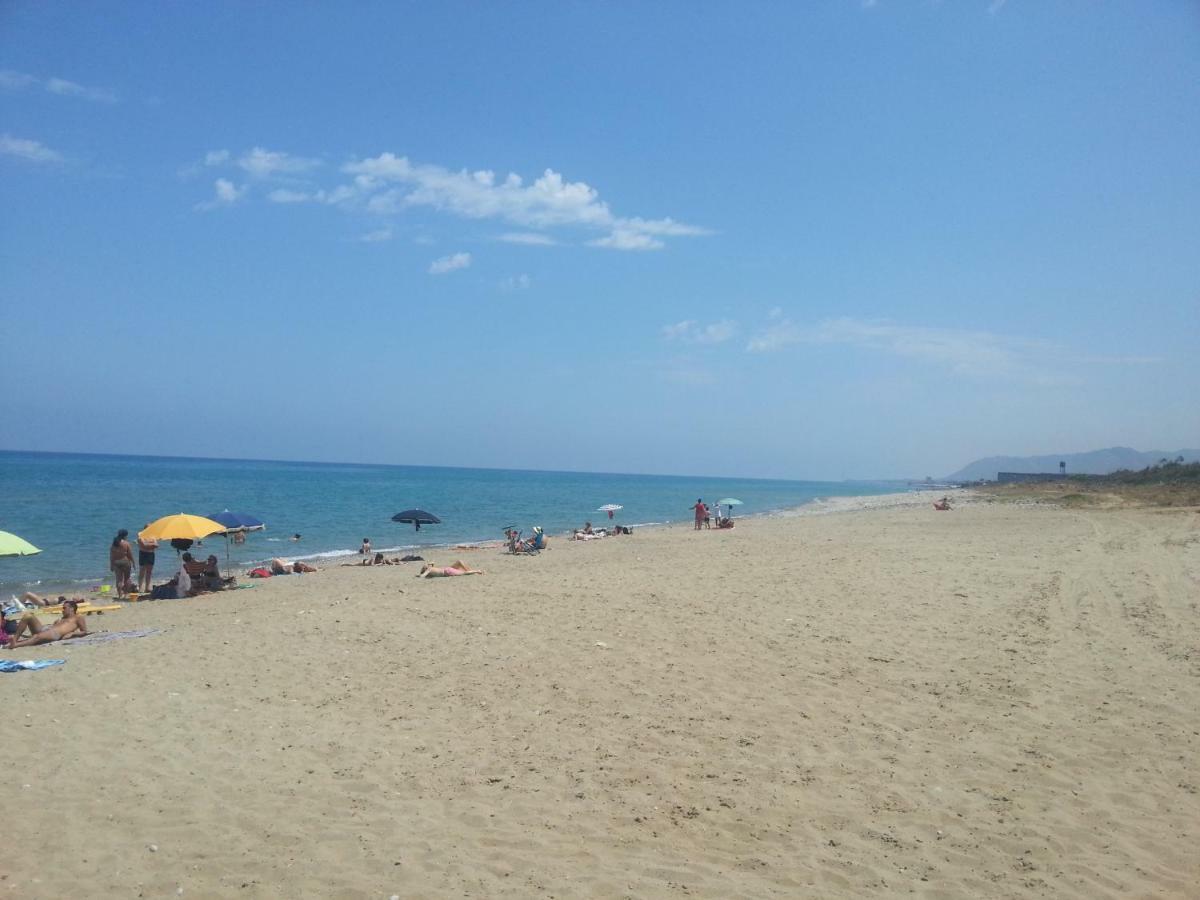 Mansarda Con Vista Piscina Villa Campofelice Di Roccella Buitenkant foto