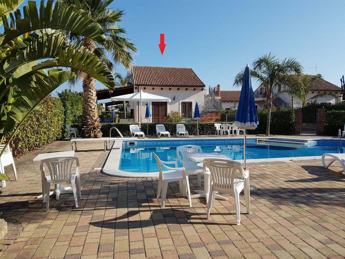 Mansarda Con Vista Piscina Villa Campofelice Di Roccella Buitenkant foto