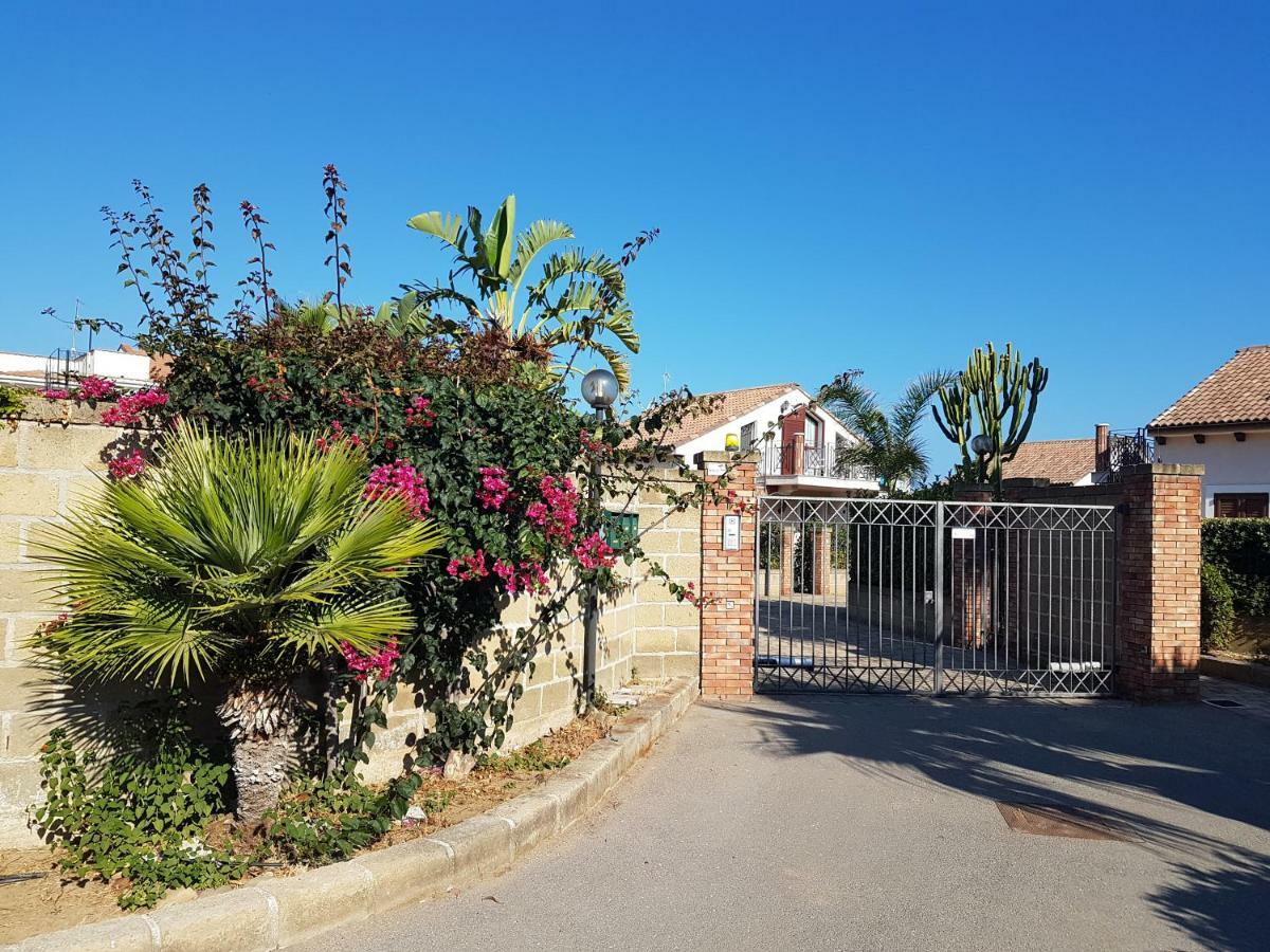 Mansarda Con Vista Piscina Villa Campofelice Di Roccella Buitenkant foto