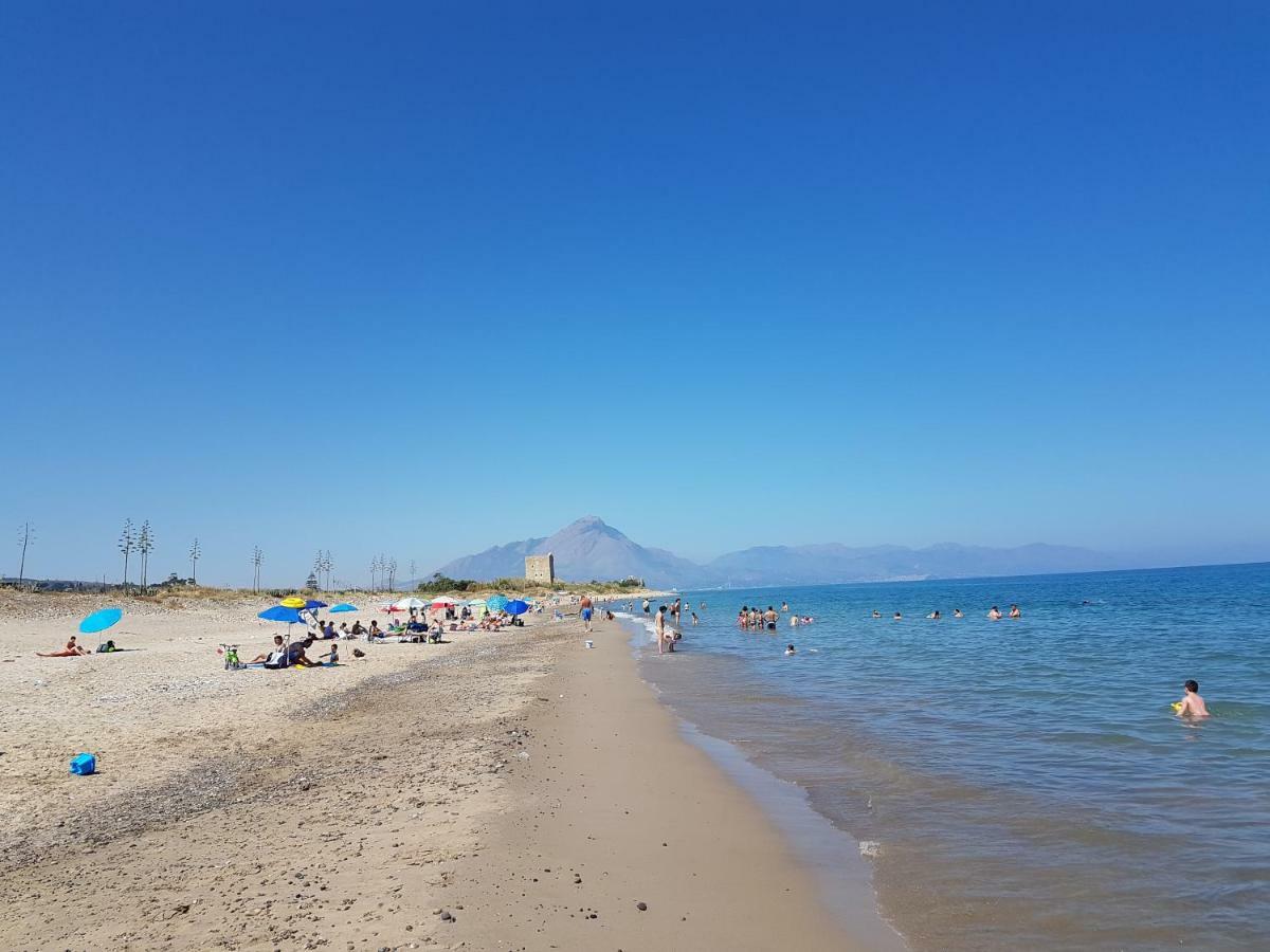 Mansarda Con Vista Piscina Villa Campofelice Di Roccella Buitenkant foto